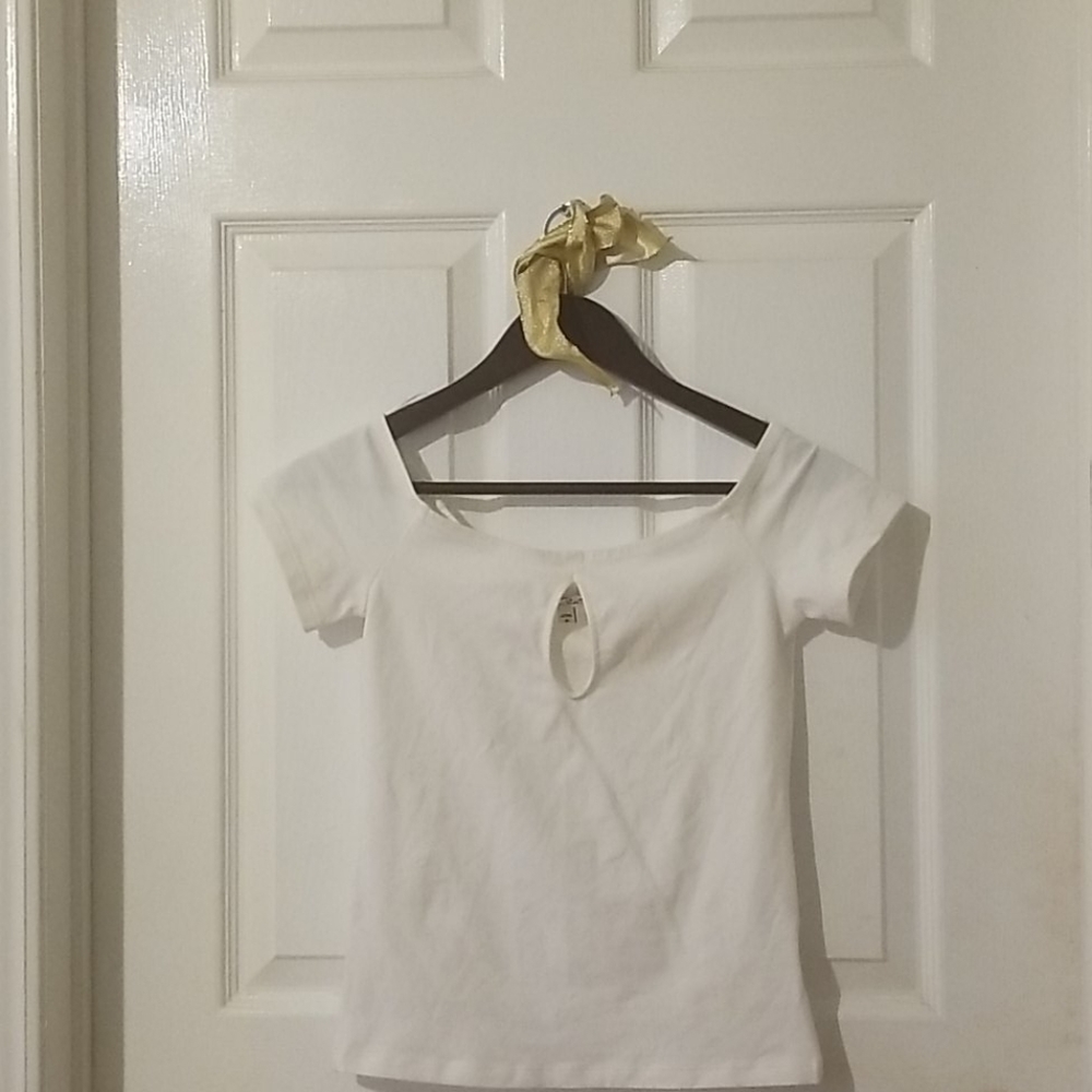 Short sleeve with cutout size small